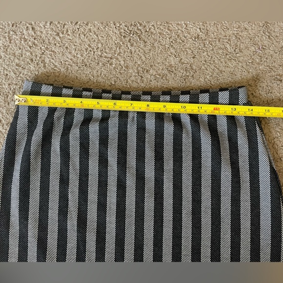 Forever 21 black and gray stripped soft & stretchy mini pencil skirt size medium - Picture 5 of 6